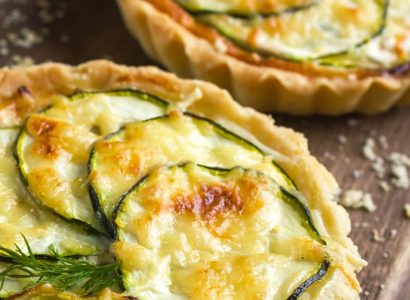 Tartelettes à la courgette et au chèvre en forme de rose
